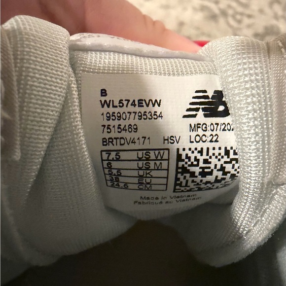 New Balance Classic 574 in White and Gray - Picture 6 of 7